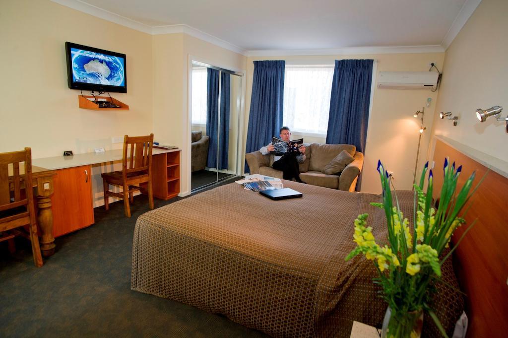 Motel Motor & Scone